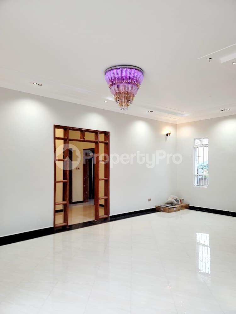 4 bedroom Bungalow Apartment for sale Bwebajja entebbe road  Kampala Central Kampala Central - 1