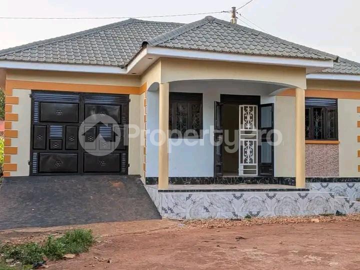 3 bedroom Bungalow Apartment for sale Bulenga mityana road  Kampala Central Kampala Central - 1
