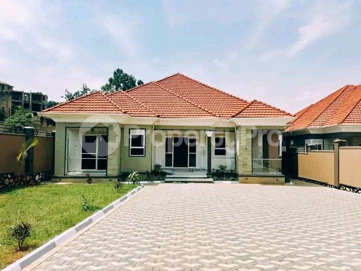 4 bedroom Bungalow Apartment for sale Kira road  Kira Wakiso Central - 3