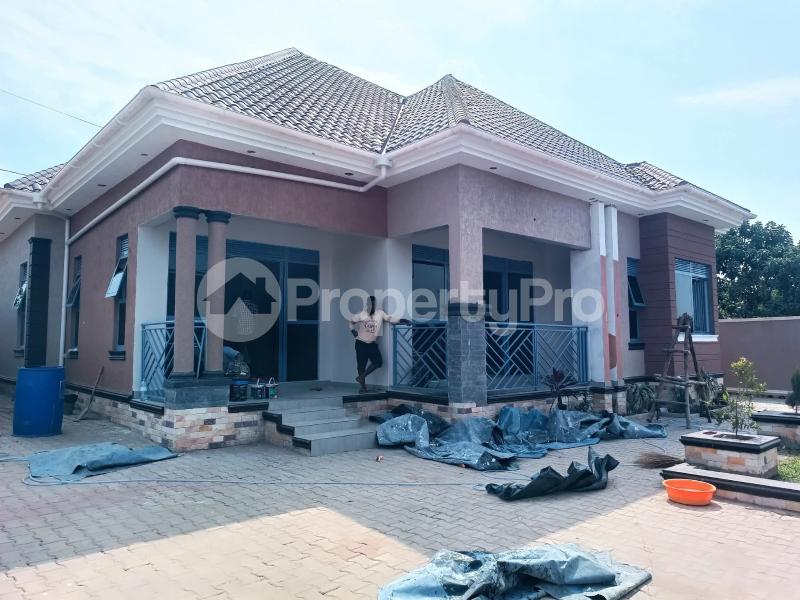 4 bedroom Villa for sale Kira bulindo kimwanyi road Kira Wakiso Central - 0