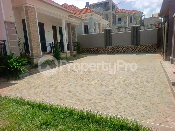 4 bedroom Bungalow Apartment for sale Najjera road  Kampala Central Kampala Central - 5