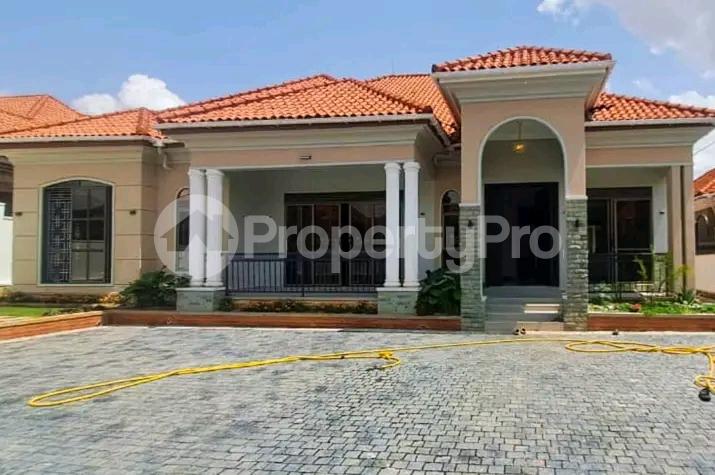 4 bedroom Bungalow Apartment for sale Najjera road  Kampala Central Kampala Central - 0