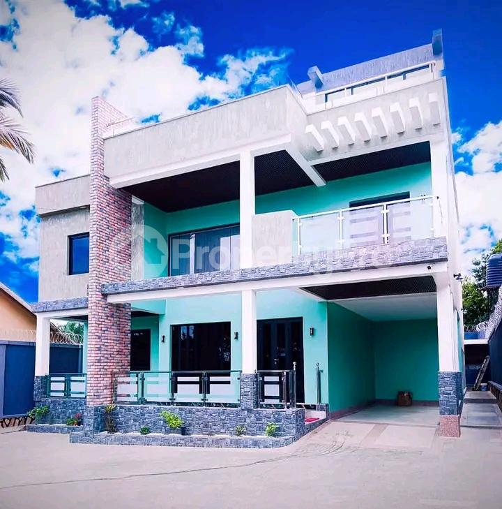 5 bedroom Apartment for sale Namugongo road  Kampala Central Kampala Central - 9