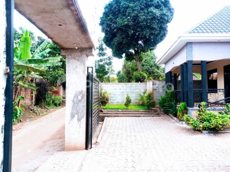 4 bedroom Villa for sale Seeta namugongo road  Goma Mukono Central - 2