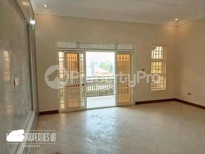 4 bedroom Bungalow Apartment for sale Namugongo road  Kampala Central Kampala Central - 1