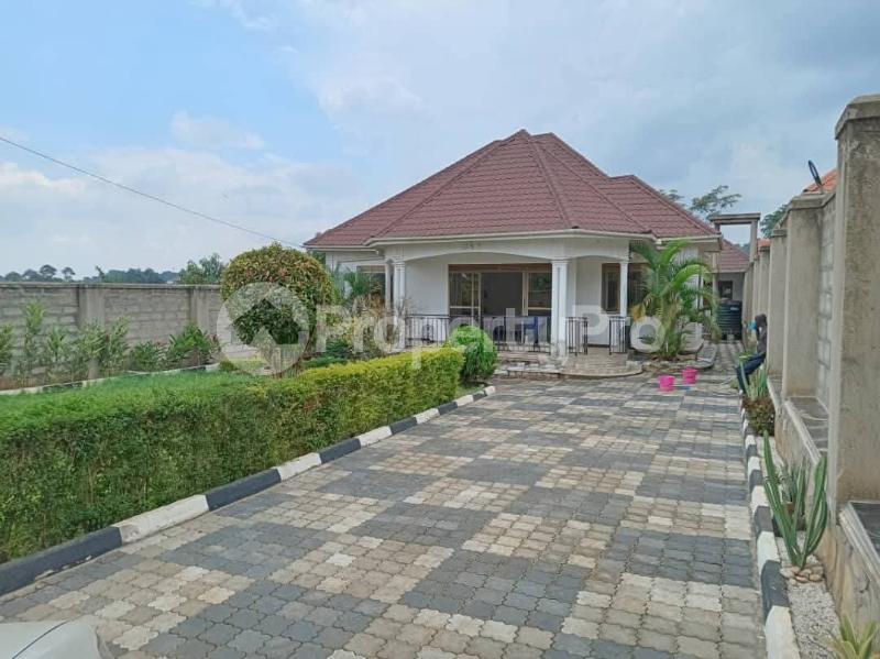 3 bedroom Villa for sale Seeta namilyango road Goma Mukono Central - 5