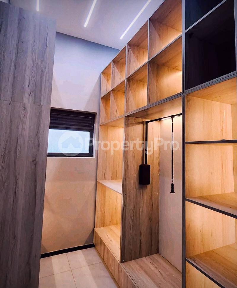 5 bedroom Bungalow Apartment for sale Kira mameritor road  Kampala Central Kampala Central - 8