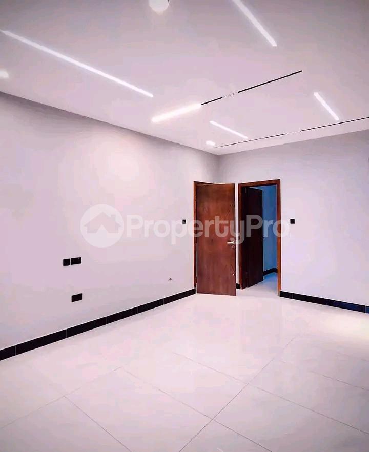 6 bedroom Apartment for sale Kira mameritor road, Kira Wakiso Central - 2