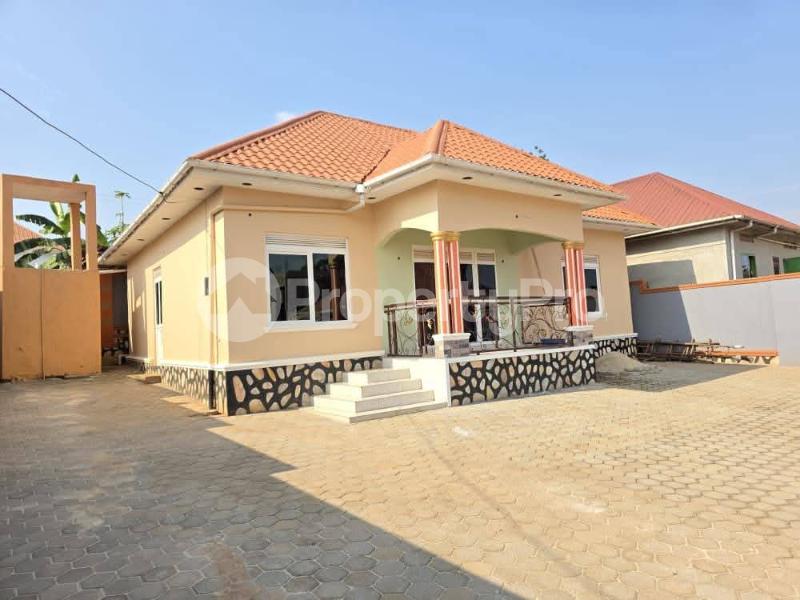 3 bedroom Villa for sale Buloba mityana road Nsangi Wakiso Central - 1