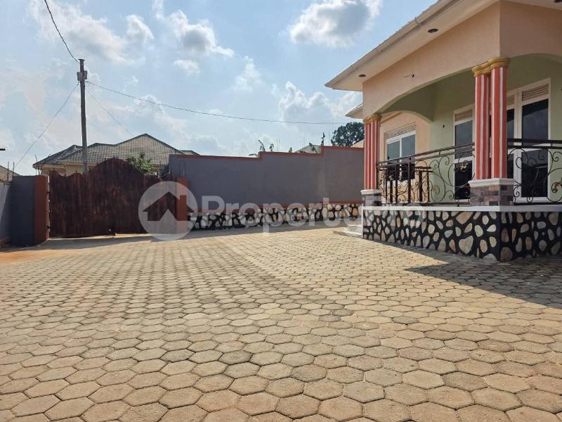 3 bedroom Villa for sale Buloba mityana road Nsangi Wakiso Central - 3