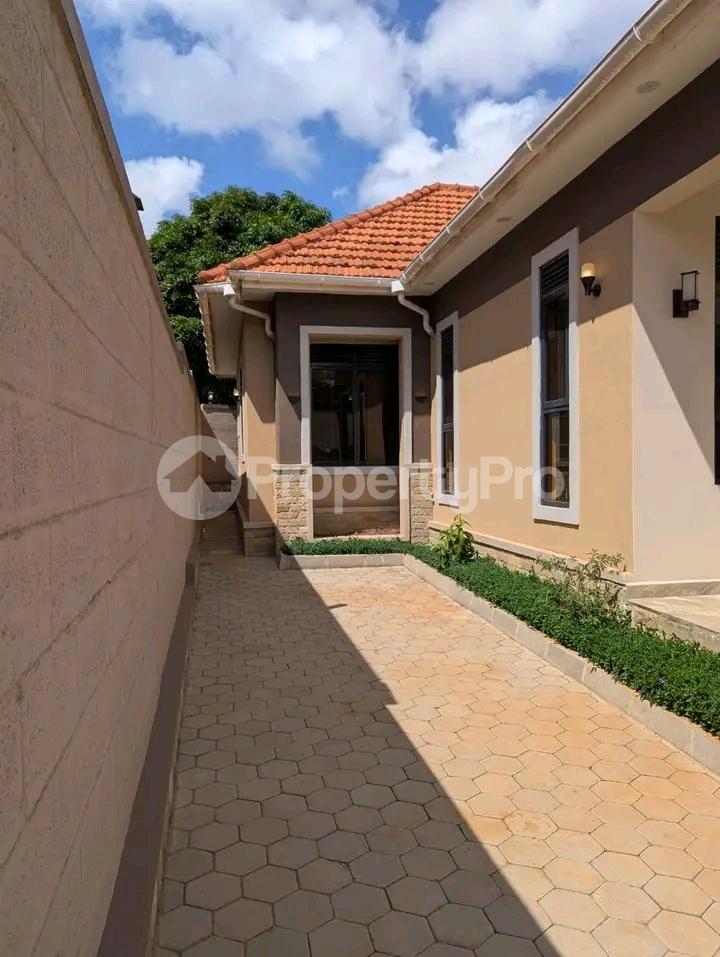 3 bedroom Bungalow Apartment for sale Bwya kajjansi Kampala Central Kampala Central - 0