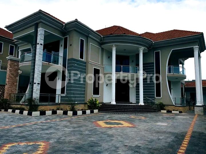 6 bedroom Bungalow Apartment for sale Kira kito Kampala Central Kampala Central - 9