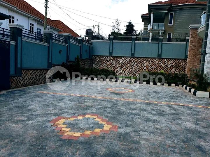 6 bedroom Bungalow Apartment for sale Kira kito Kampala Central Kampala Central - 7
