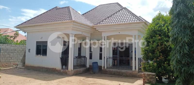 3 bedroom Villa for sale Bujjuko mityana road  Nsangi Wakiso Central - 10