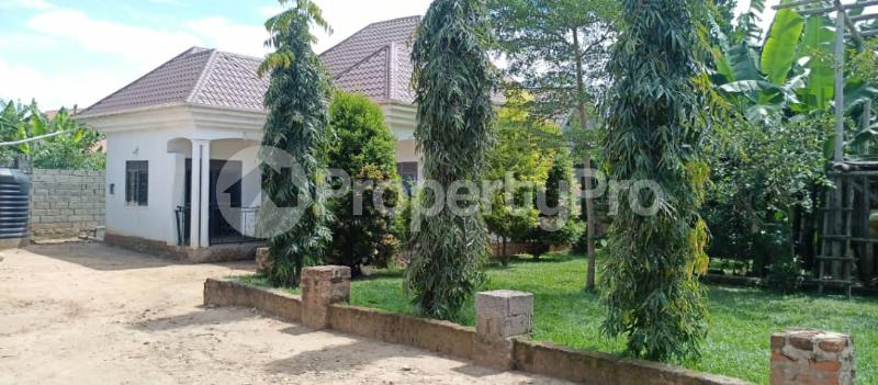 3 bedroom Villa for sale Bujjuko mityana road  Nsangi Wakiso Central - 6