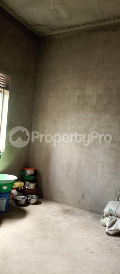 3 bedroom Villa for sale Bujjuko mityana road  Nsangi Wakiso Central - 9
