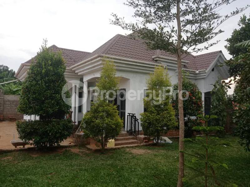 4 bedroom Villa for sale Bujjuko mityana road  Nabweru Wakiso Central - 0