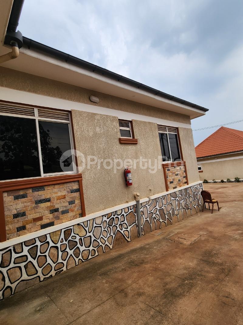 2 bedroom Apartment for rent Bukasa road Makindye Kampala Central - 1