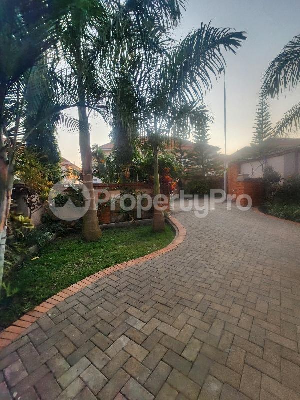 5 bedroom Villa for rent Kinyolo road Makindye Kampala Central - 1