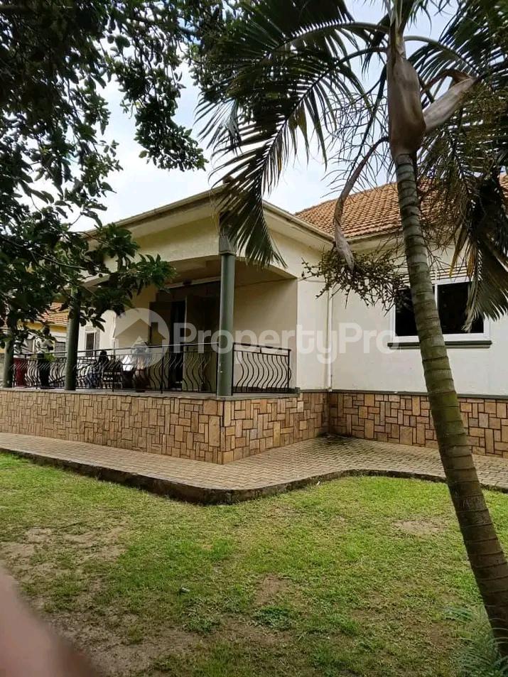 5 bedroom Bungalow Apartment for sale Naalya road  Kampala Central - 3