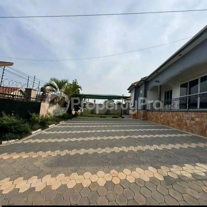 4 bedroom Bungalow Apartment for sale Naalya road Kampala Central Kampala Central - 2