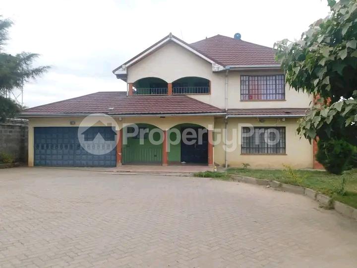 3 bedroom Flat&Apartment for rent Phase 5 Komarock Nairobi - 0
