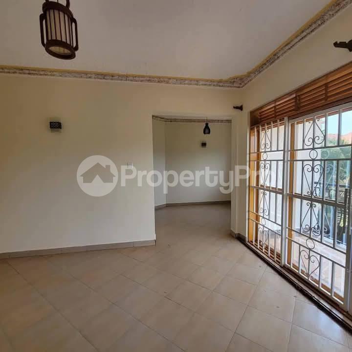 2 bedroom Apartment Block Apartment for rent buwaate road Wakiso Central - 1
