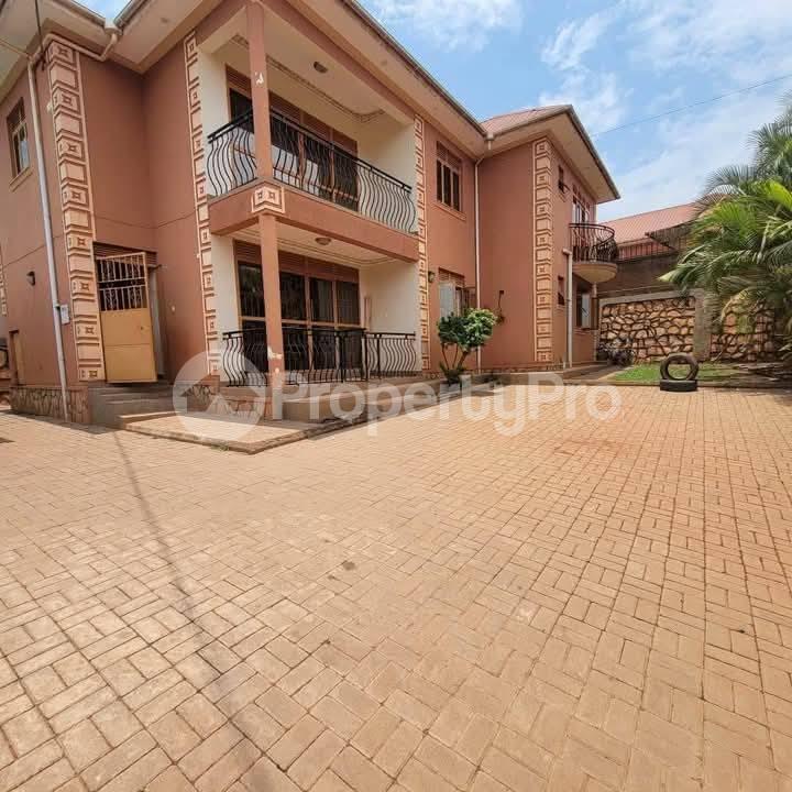 2 bedroom Apartment Block Apartment for rent buwaate road Wakiso Central - 4