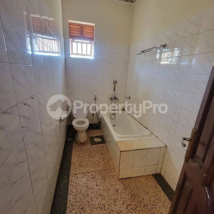 2 bedroom Apartment Block Apartment for rent buwaate road Wakiso Central - 0