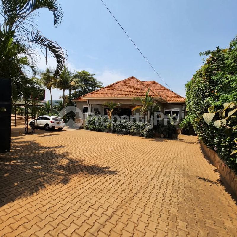 4 bedroom Apartment Block Apartment for rent Buwaate road  Wakiso Central - 16