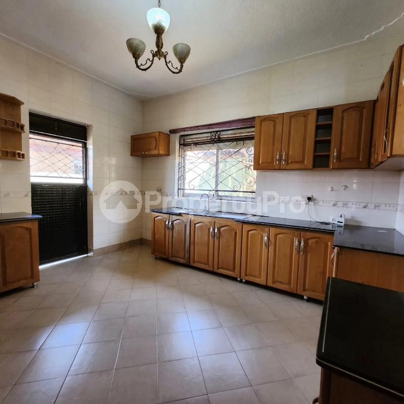 4 bedroom Apartment Block Apartment for rent Buwaate road  Wakiso Central - 8