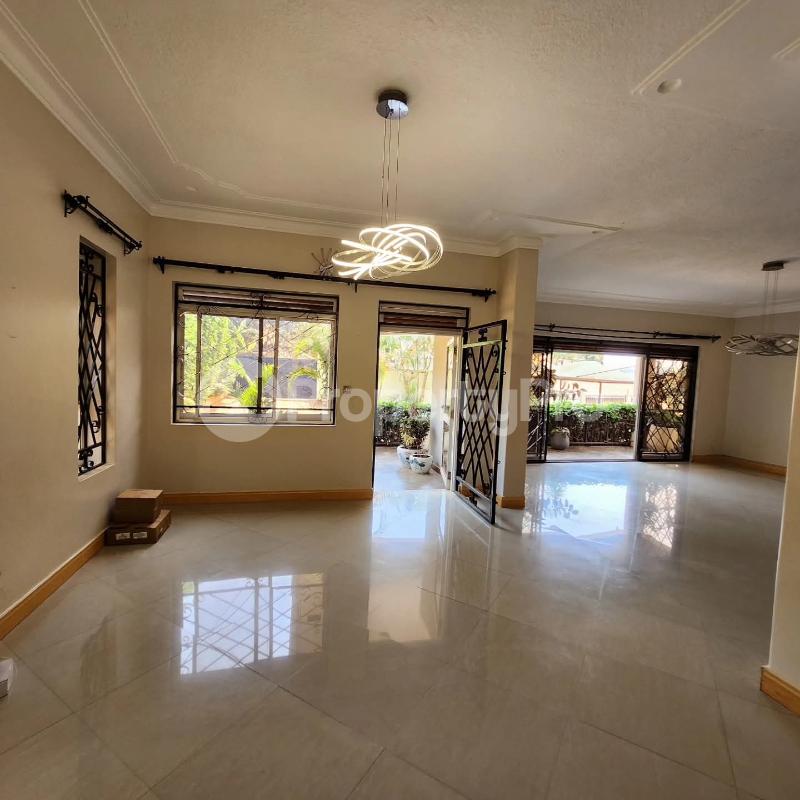 4 bedroom Apartment Block Apartment for rent Buwaate road  Wakiso Central - 12