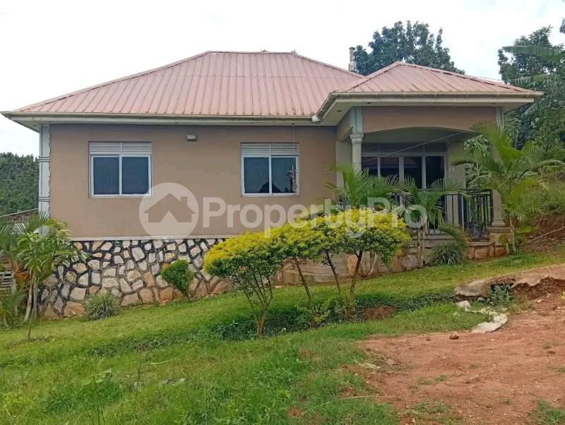 3 bedroom Villa for sale Kasangati buwambo Gayaza Wakiso Central - 1