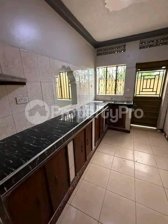 2 bedroom Bungalow Apartment for rent Buziga road Kampala Central - 3