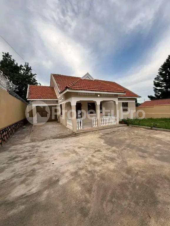 2 bedroom Bungalow Apartment for rent Buziga road Kampala Central - 5