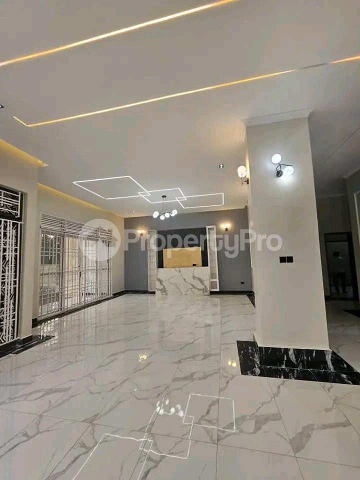 3 bedroom Bungalow Apartment for sale Entebbe road  Kampala Central Kampala Central - 0