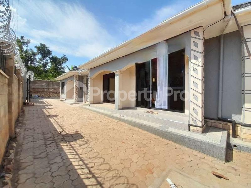 2 bedroom Bungalow Apartment for rent bweyogerere road Wakiso Central - 0