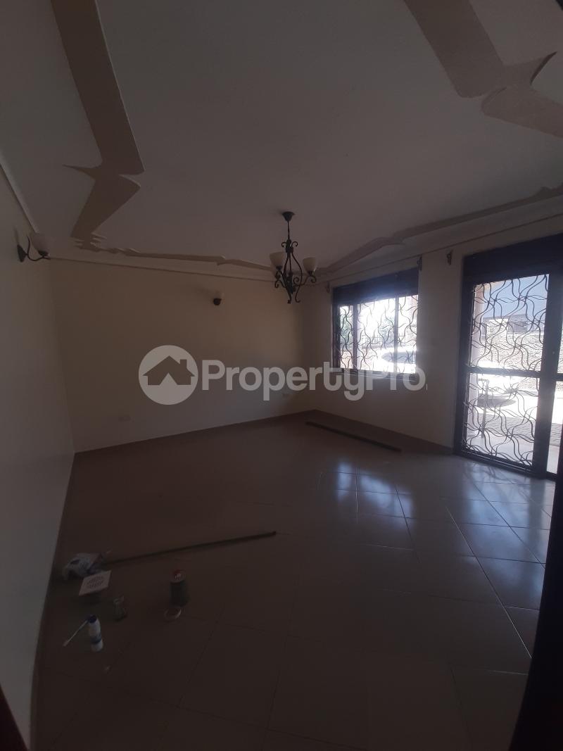 2 bedroom Apartment Block Apartment for rent kisaasi road Kampala Central - 6