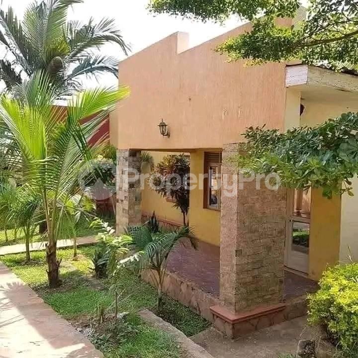 2 bedroom Apartment Block Apartment for rent buwaate road Kampala Central - 2