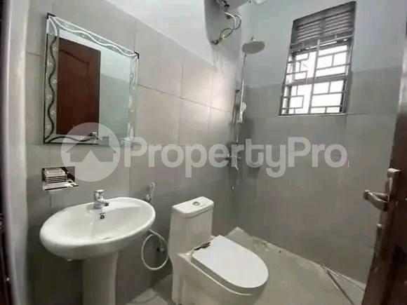 1 bedroom mini flat  Bungalow Apartment for rent salaama road Kampala Central - 4