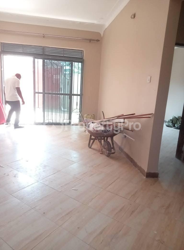 2 bedroom Apartment Block Apartment for rent namugongo road Wakiso Central - 4