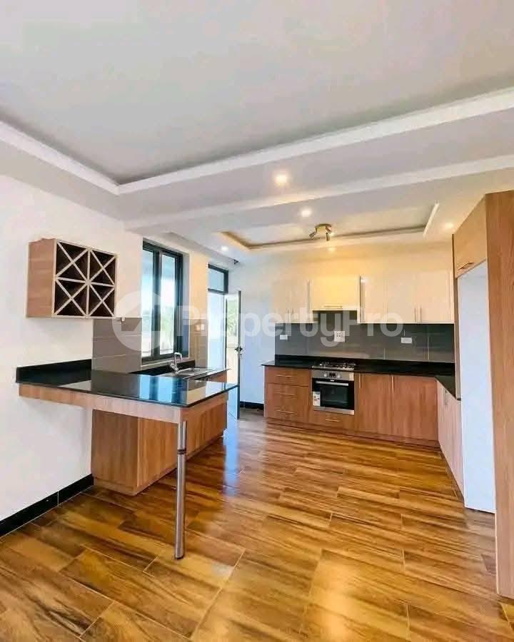 3 bedroom Apartment Block Apartment for rent bugoloobi road Wakiso Central - 2