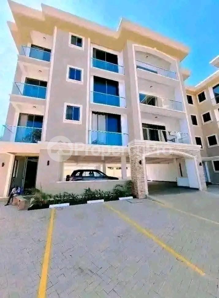 3 bedroom Apartment Block Apartment for rent bugoloobi road Wakiso Central - 1