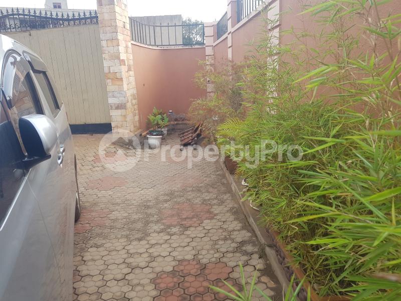 3 bedroom Bungalow Apartment for sale Bombo road  Nabweru Wakiso Central - 12