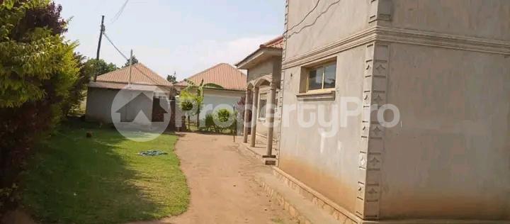 4 bedroom Bungalow Apartment for sale Nkumba Entebbe road  Kampala Central Kampala Central - 2