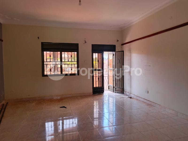 2 bedroom Apartment Block Apartment for rent namugongo road Wakiso Central - 3