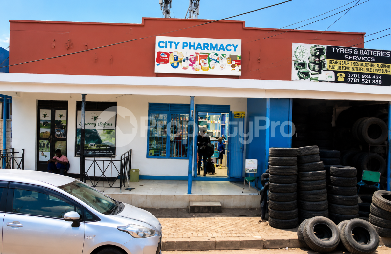 Commercial Property for sale Commercial Shops / Prime Business Property Entebbe Road, Wakiso, Busiro. Wakiso Central - 0
