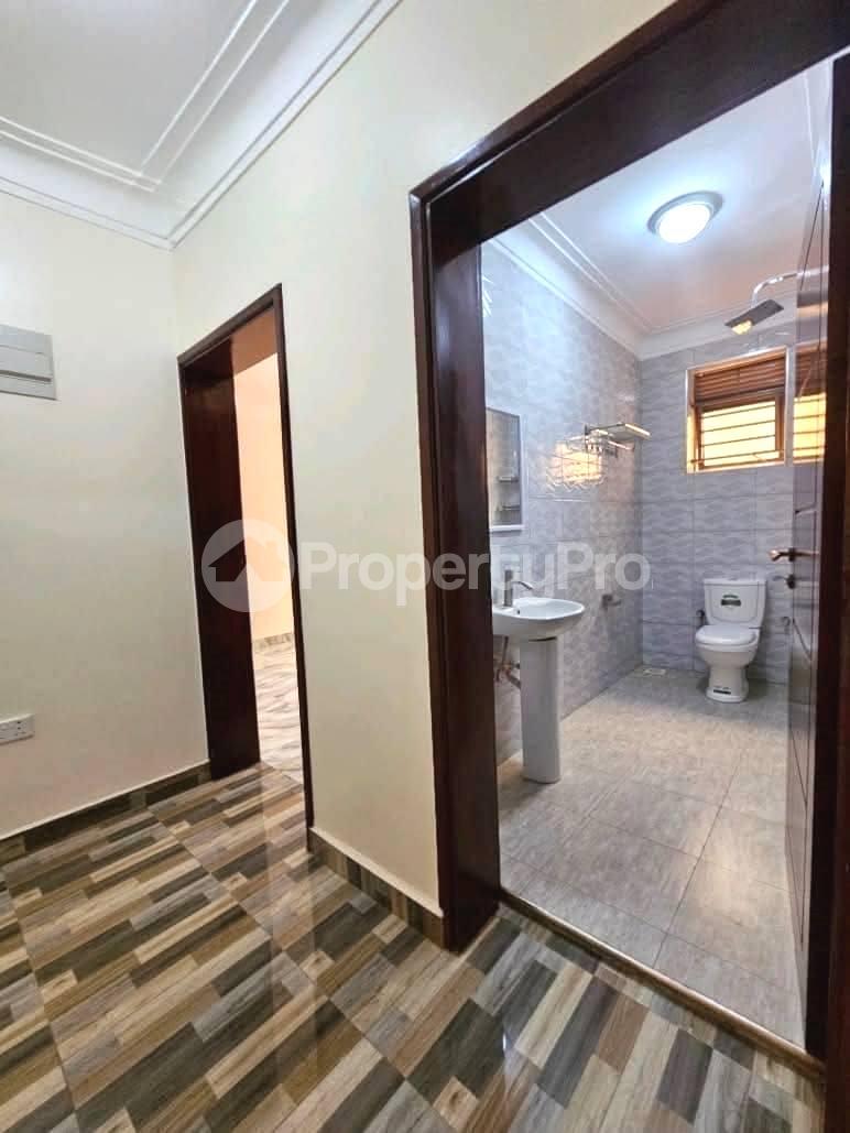 2 bedroom Apartment Block Apartment for rent namugongo road Wakiso Central - 5