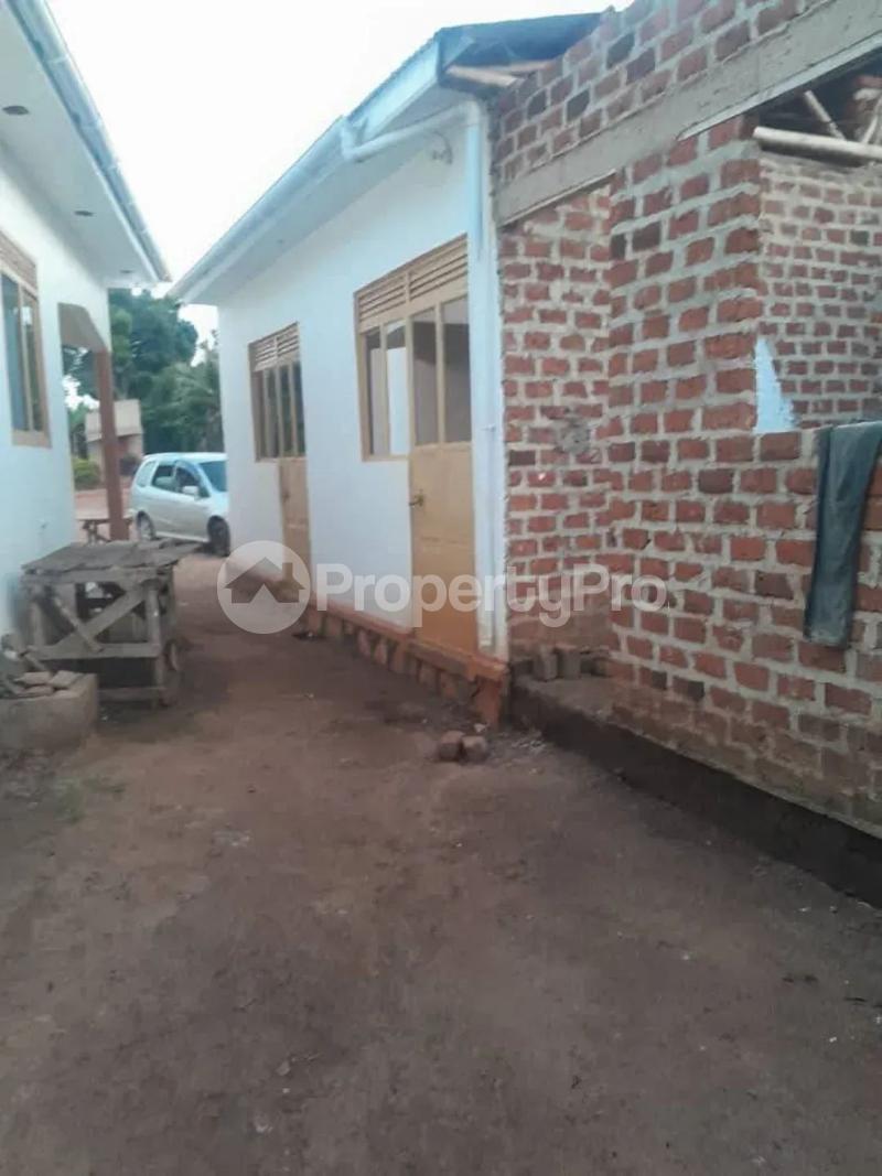 3 bedroom Villa for sale Wobulenzi bombo road  Luweero Central - 3