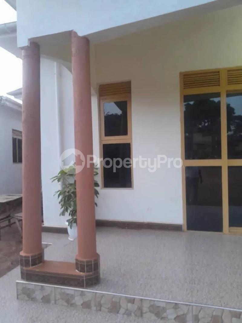 3 bedroom Villa for sale Wobulenzi bombo road  Luweero Central - 1